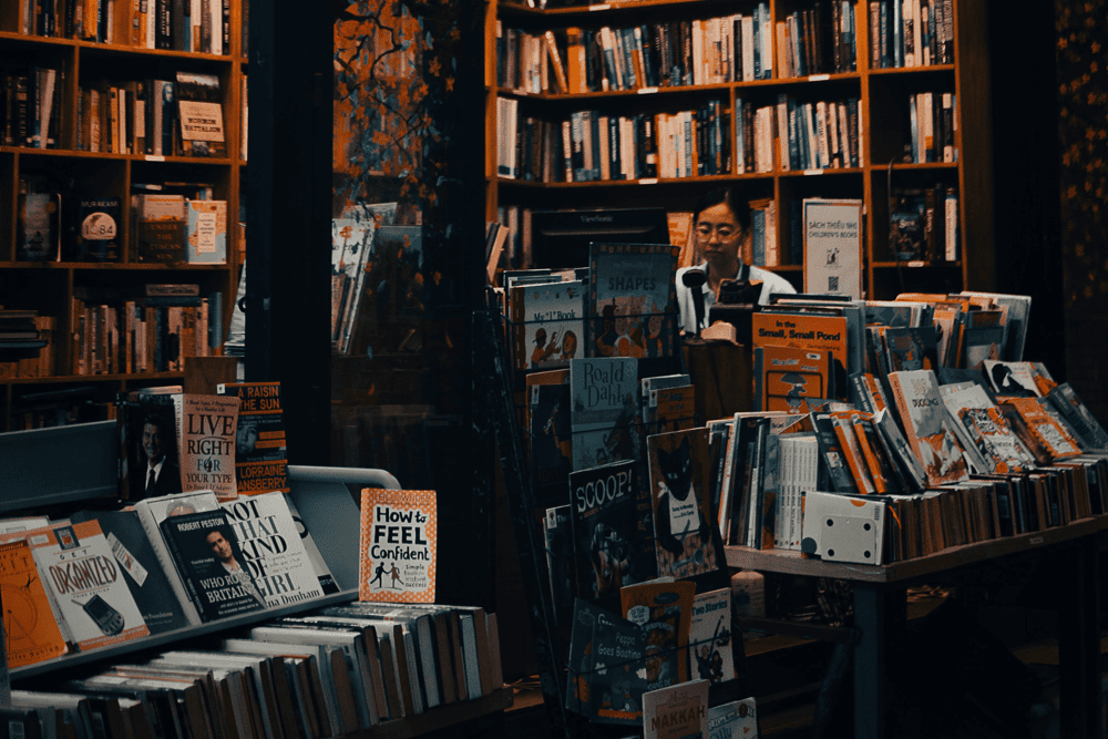 Many small book stalls still prefer cash, so visitors should carry some Vietnamese dong in small denominations for convenient purchases